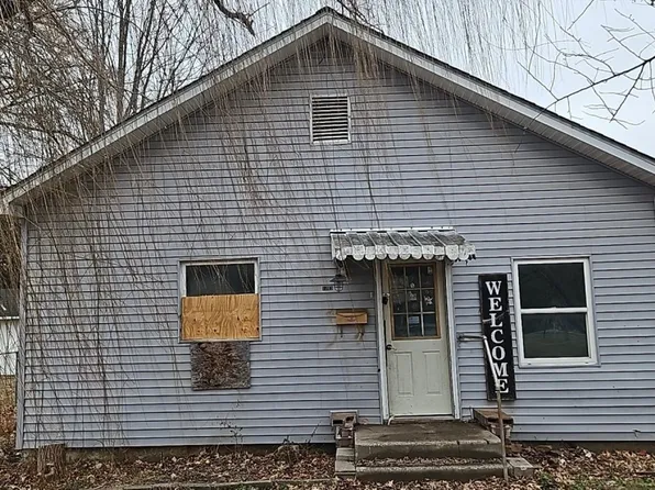 1203 W Oak St, West Frankfort, IL 62896