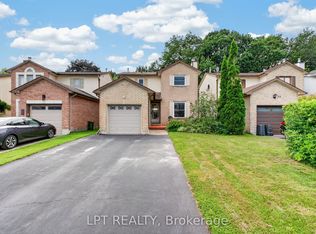 56 Victor St, Ottawa, ON K2S1H8