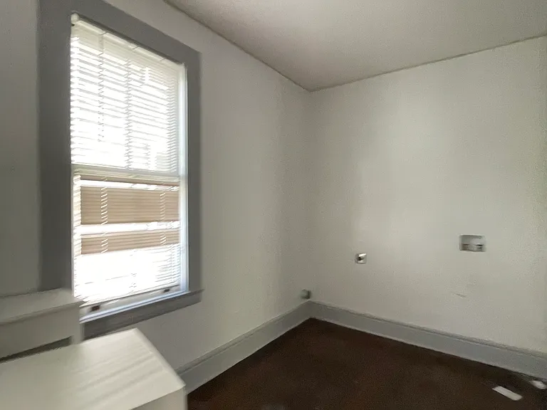 Woodworth Ave — Photo 1