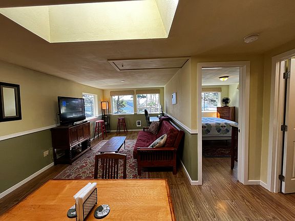 5th image of 6730 Glen Ave #B