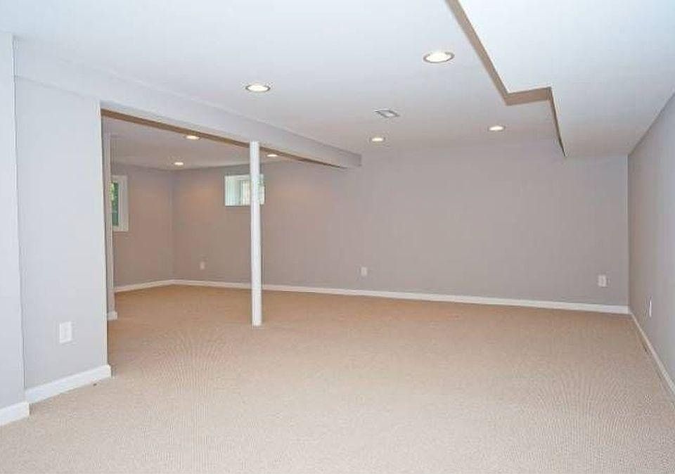 2nd image of 111 N Floyd St