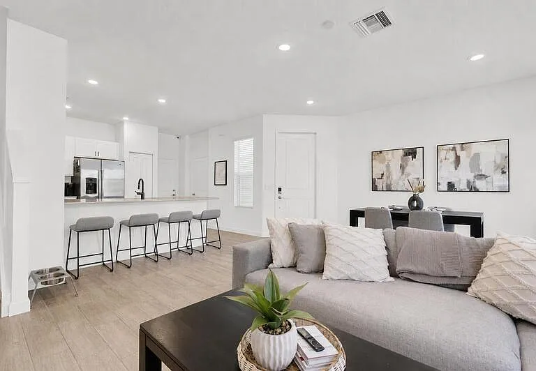4246 Lagoon Shore Dr — Photo 5