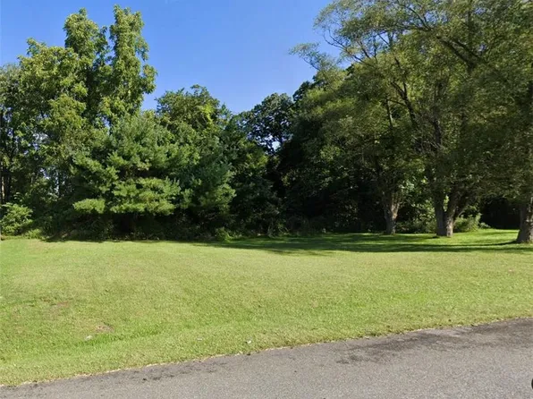 2 Four Sisters Lane, Port Ewen, NY 12466