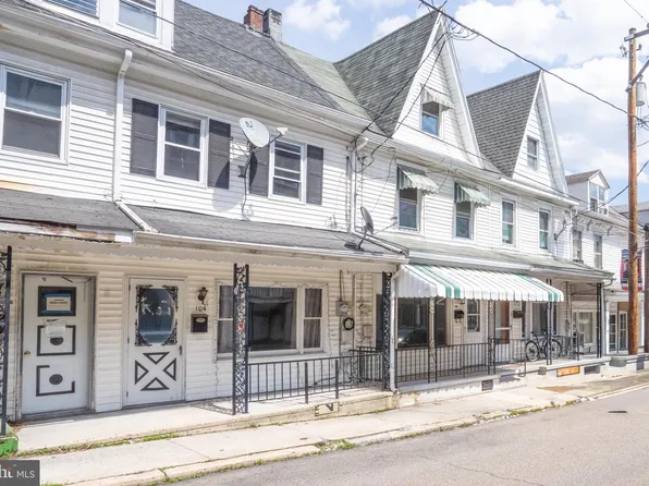 104 W Water St, New Philadelphia, PA 17959