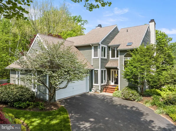 27 Horseshoe Ln, Newtown Square, PA 19073