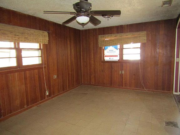 3rd image of 214 W Avenue J