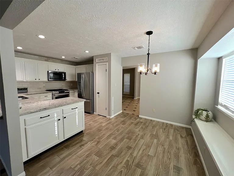 9510 Strawgrass Dr — Photo 10