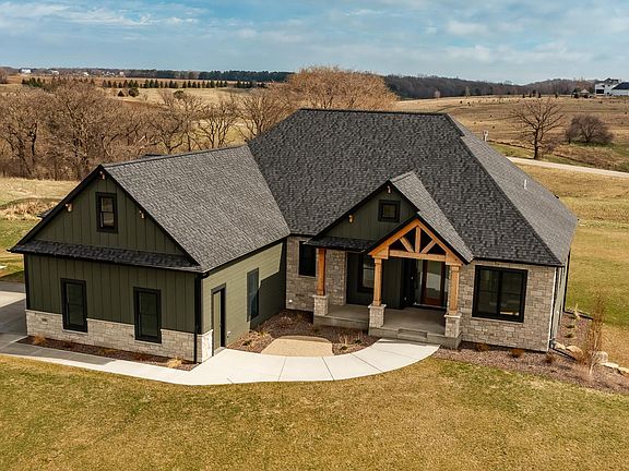 3rd image of 4980 Royal Oaks Cir SW
