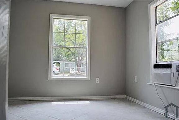 4th image of 804 Pearl St #2