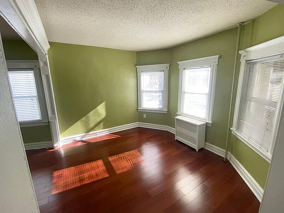 4th image of 81 Marion Ave #1