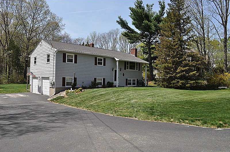 1st image of 320 Abbey Dr