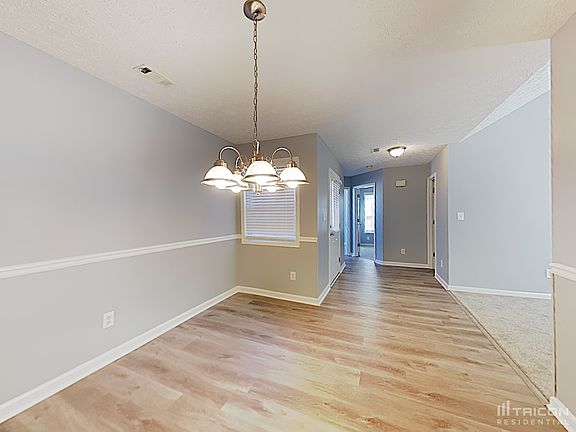 4th image of 255 Oakwood Cir