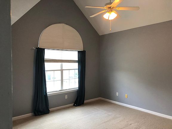 4th image of 1307 Hillsboro Ln