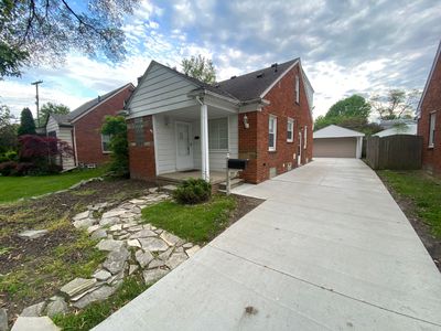 21752 Newcastle Rd, Harper Woods, MI, 48225
