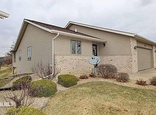 706 Seminole Dr, Freeport, IL 61032