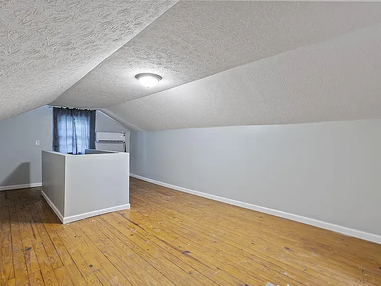 200 S Robbins Ct — Photo 8