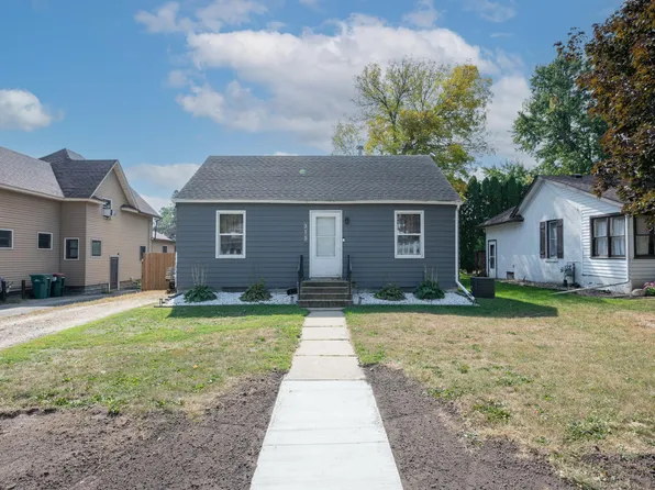 315 4th St SW, Pine Island, MN 55963