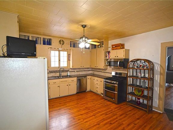 5th image of 21 Brockway Pl