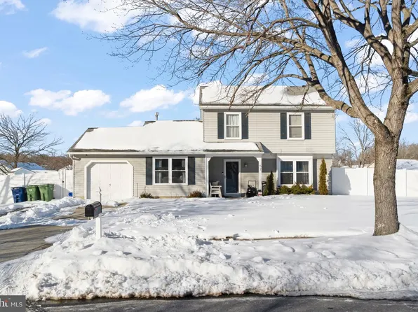 57 Longhurst Rd, Marlton, NJ 08053