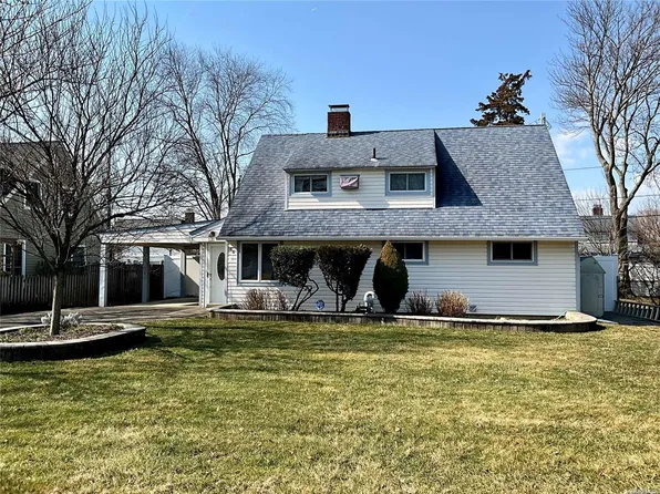 68 Shepherd Lane, Levittown, NY 11756