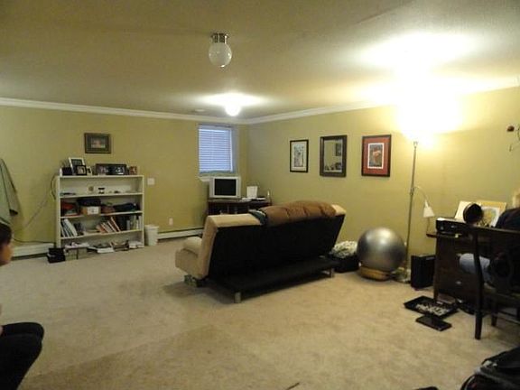 5th image of 225 Palace Cir