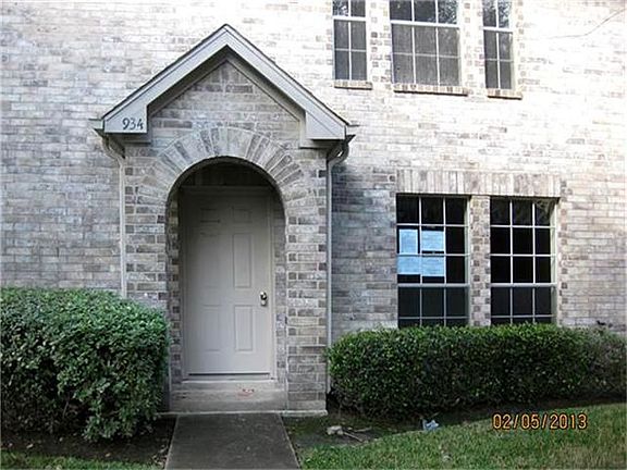 Closeup of the front porch.