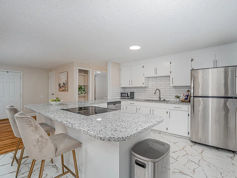 210 Adkins Cir — Photo 11