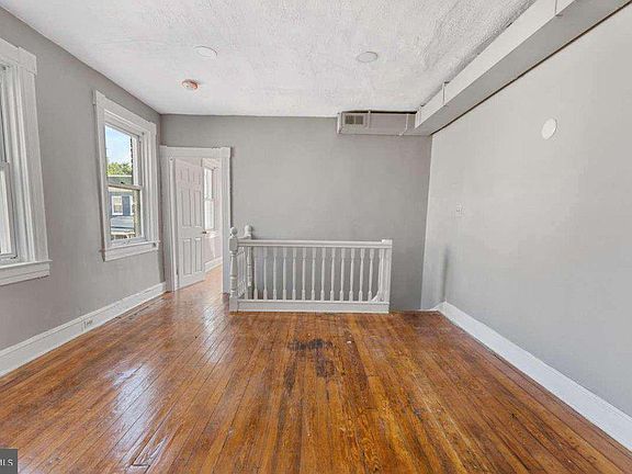 4th image of 2910 Markley Ave