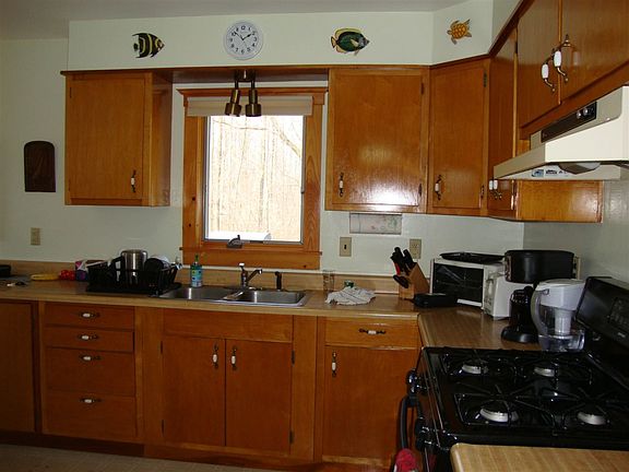 3rd image of 10 Elgin Ave