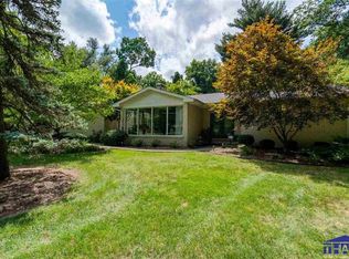 9 Lakeview Dr, Terre Haute, IN 47803