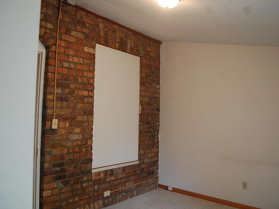 3rd image of 406 Summit Dr APT 2