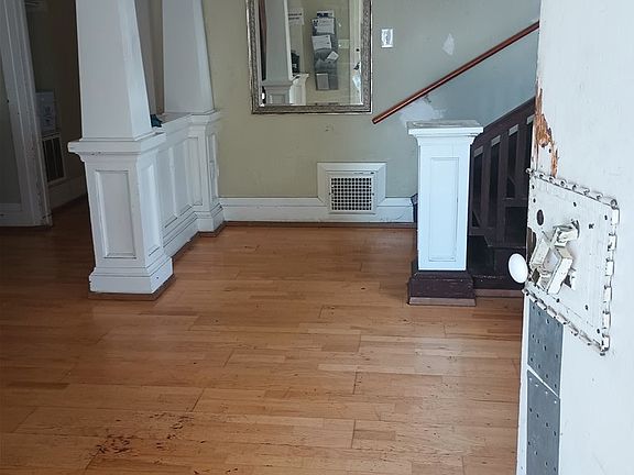 3rd image of 437 W 17th St #8
