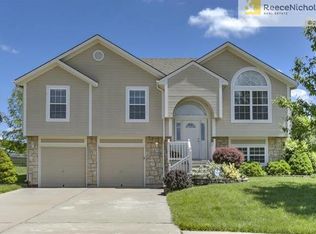 607 Ripley Ct, Raymore, MO 64083