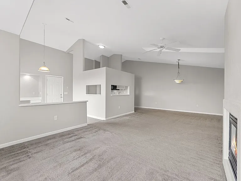 903 Shadow Ln — Photo 6