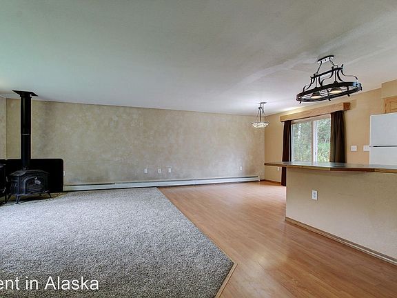 4th image of 1633 N Trail Cir