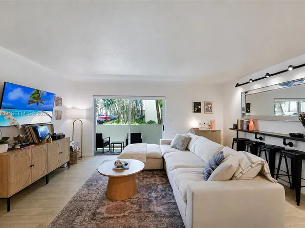 8950 SW 69th Ct APT 109, Pinecrest, FL 33156