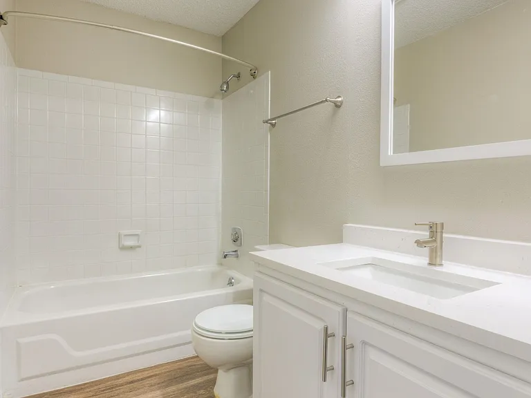 Cordova Creek Apartments — Photo 4