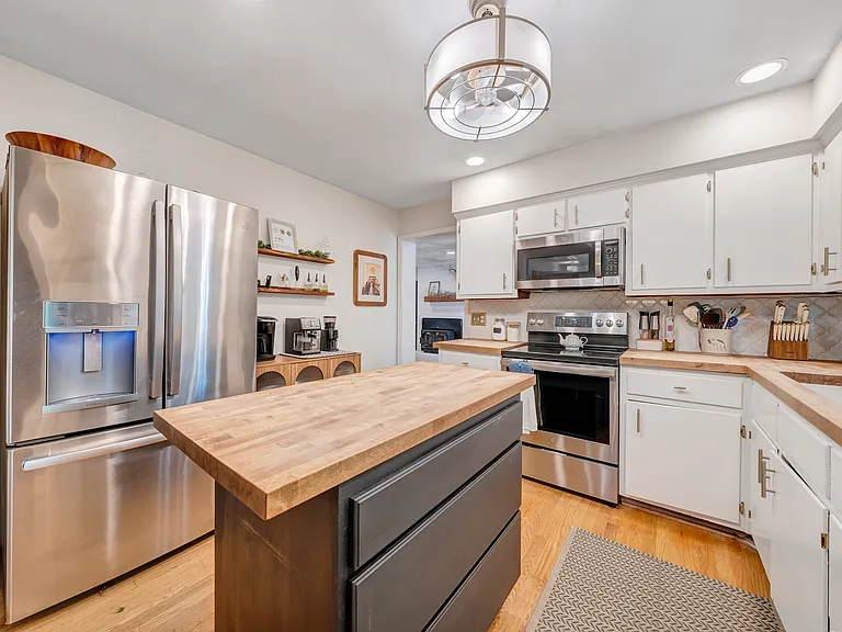 621 Aragona Dr — Photo 19