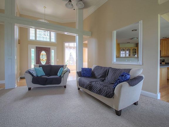 5th image of 912 Country Oaks Dr