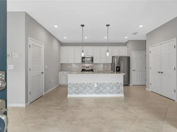 1141 S Town And River Dr, Fort Myers, FL 33919