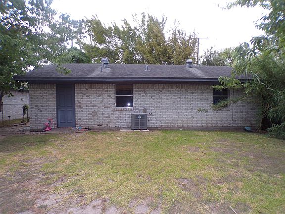 3rd image of 701 Clara Ave