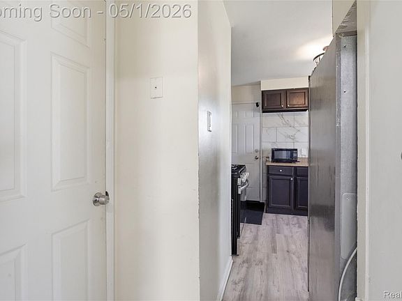 5th image of 16240 Manning St