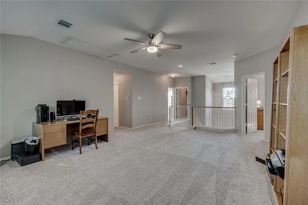 4 bed, 2.5 bath, 2634 sqft, $2,095 — Photo 3