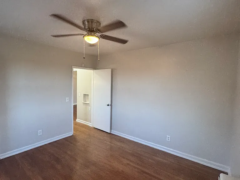 Asmann Apts — Photo 22