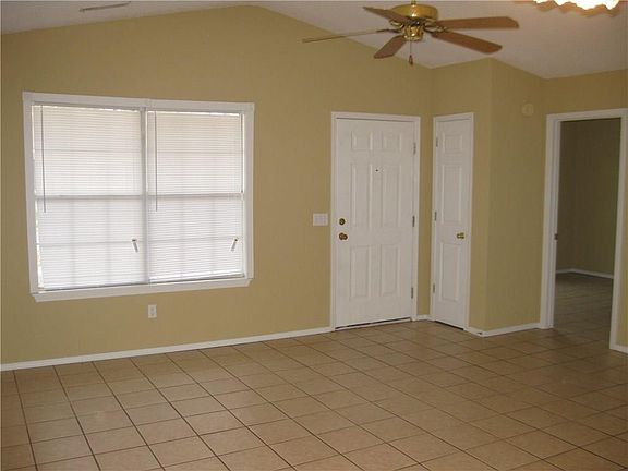 4th image of 207 SE 17th St