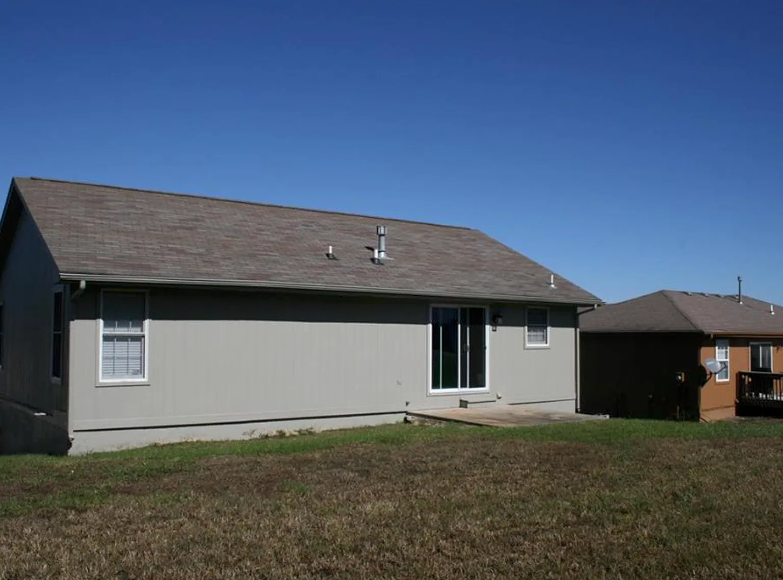 3 bed, 1250 sqft, $1,800 — Photo 2