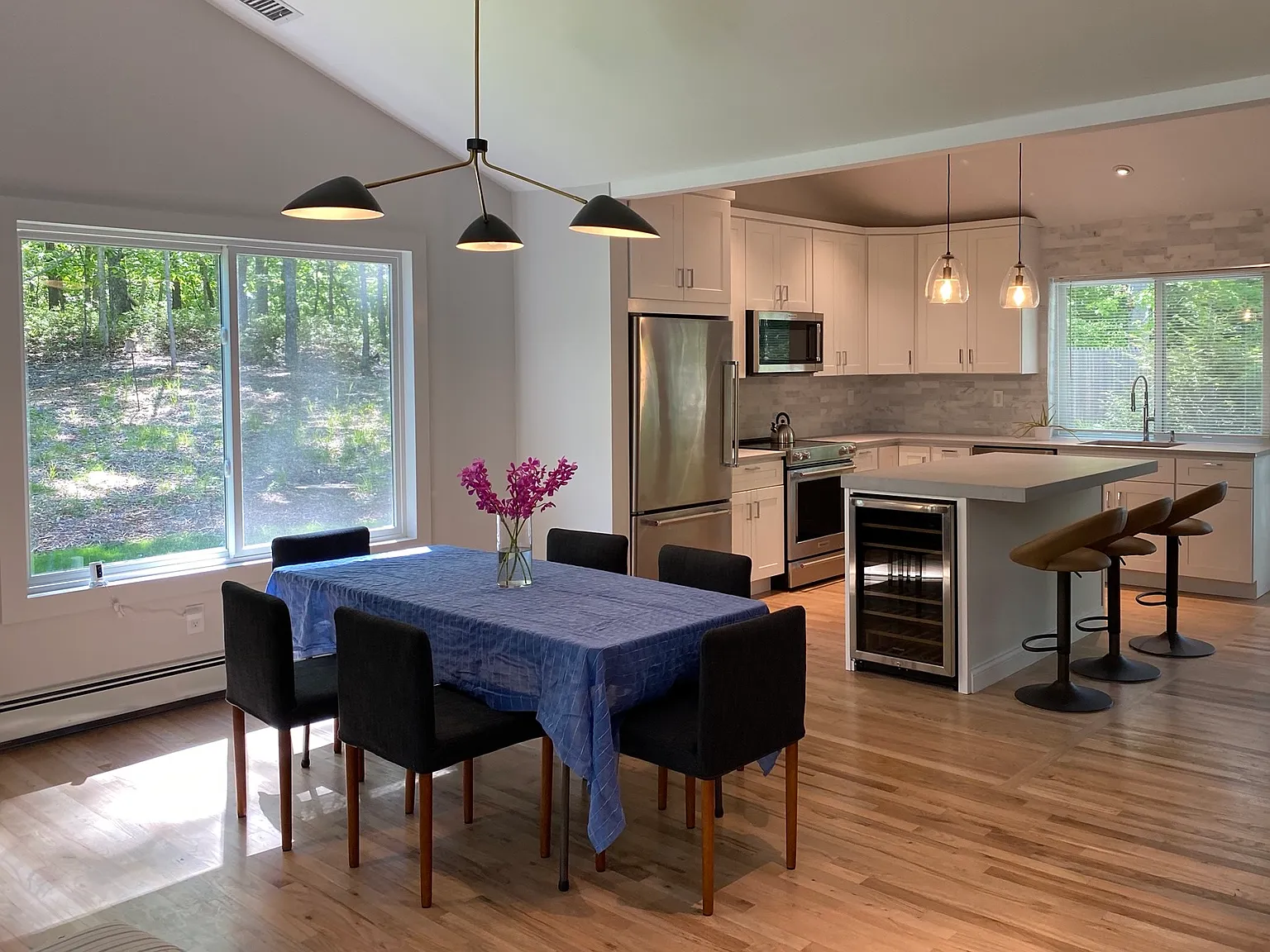 Walk to Peconic Bay 3BR/2BA retreat — Photo 4