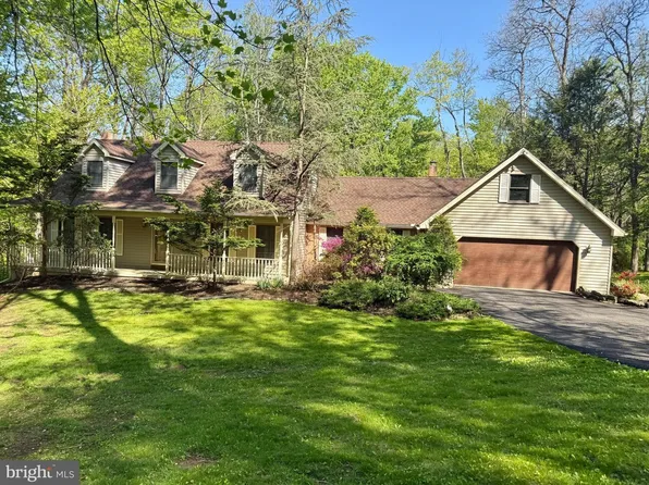 27 Doe Ridge Dr, Fleetwood, PA 19522