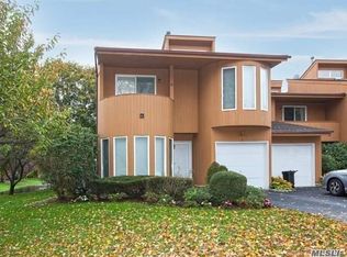 78 Kristin Ln, Hauppauge, NY 11788