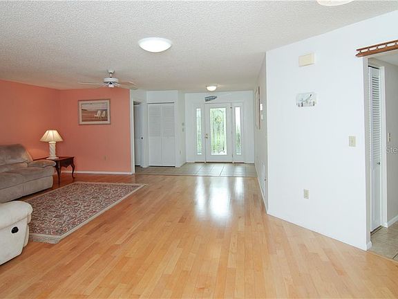5th image of 201 Laurel Hollow Dr